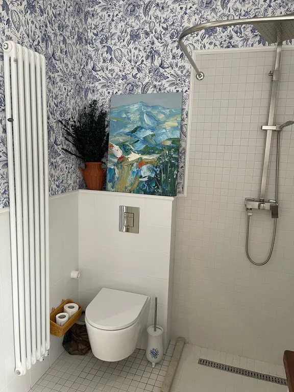 Дом с бассейном у леса