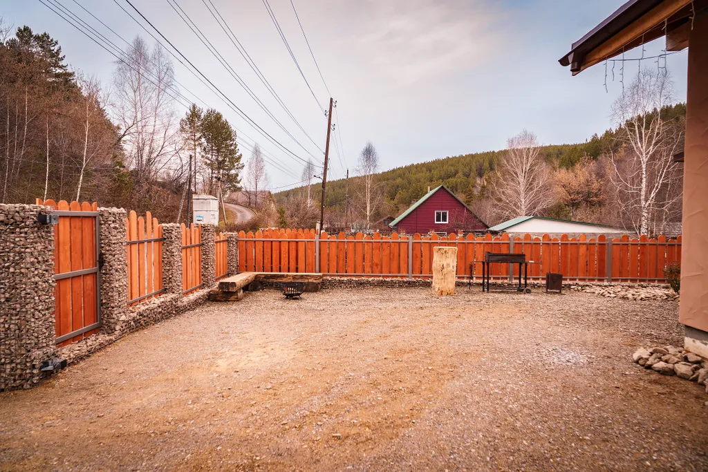 Гостевой дом и кедровая баня на Алтайской