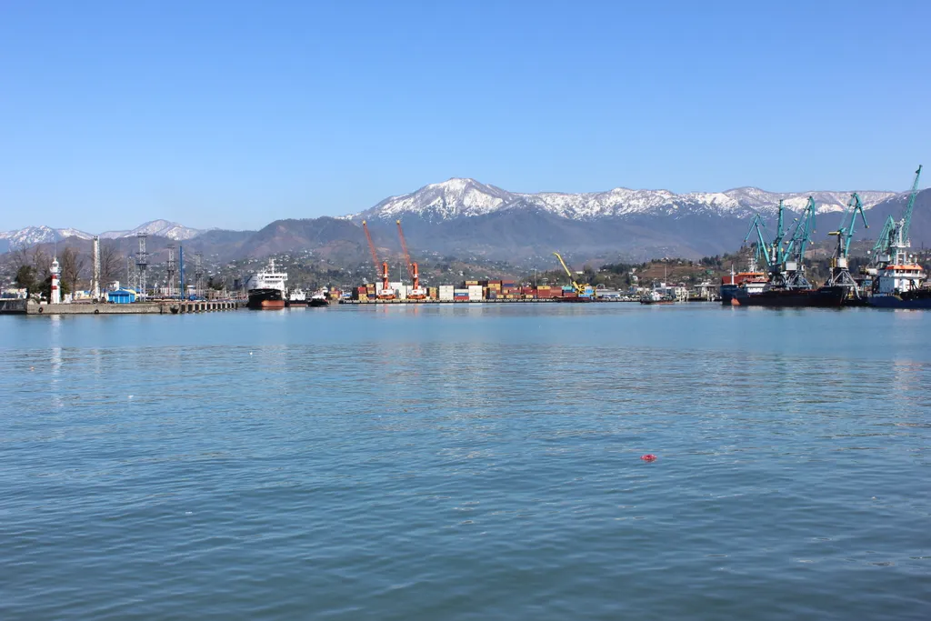 Море через дорогу