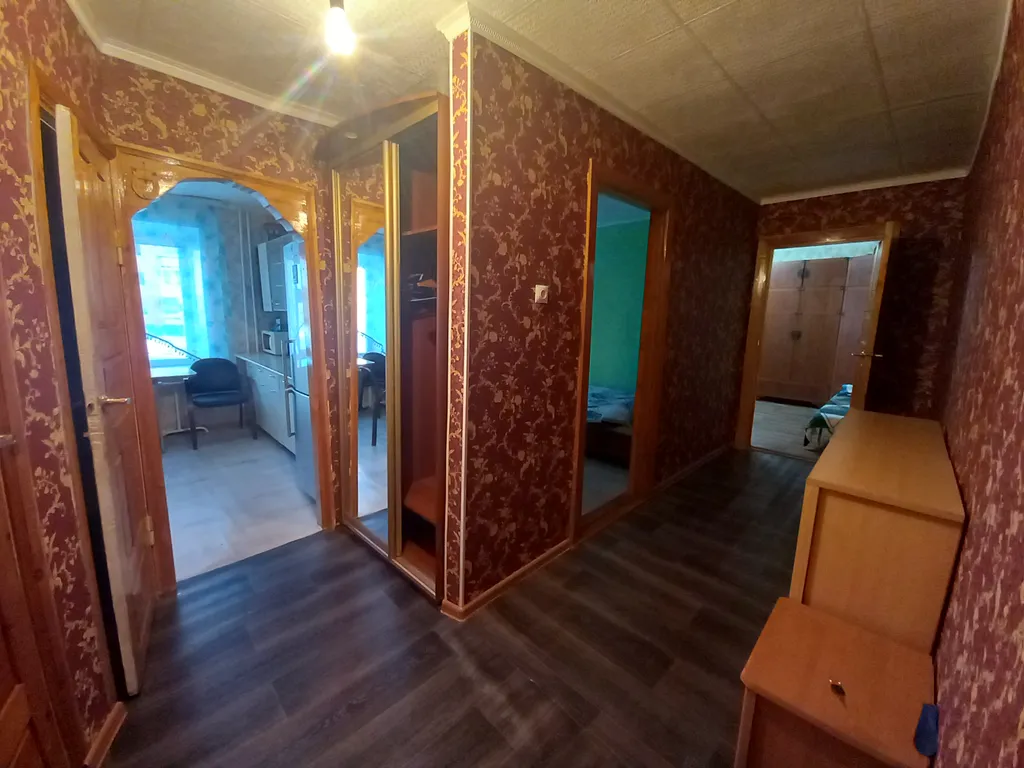 Просторная двухкомнатная квартира на 1ом этаже по Тихонова — аренда посуточно в Мирный