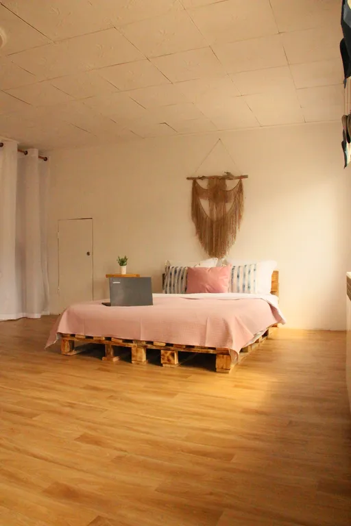 Уютный домик Много дерева