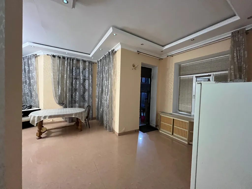 Большой дом в 10 метрах от моря