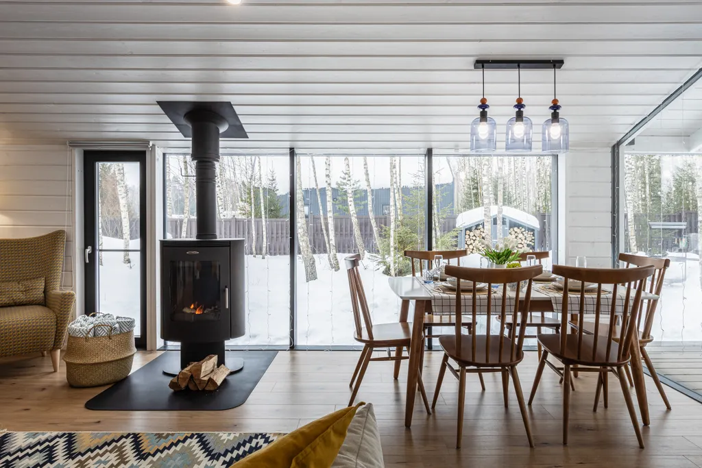 Новый панорамный дом с лесом на участке