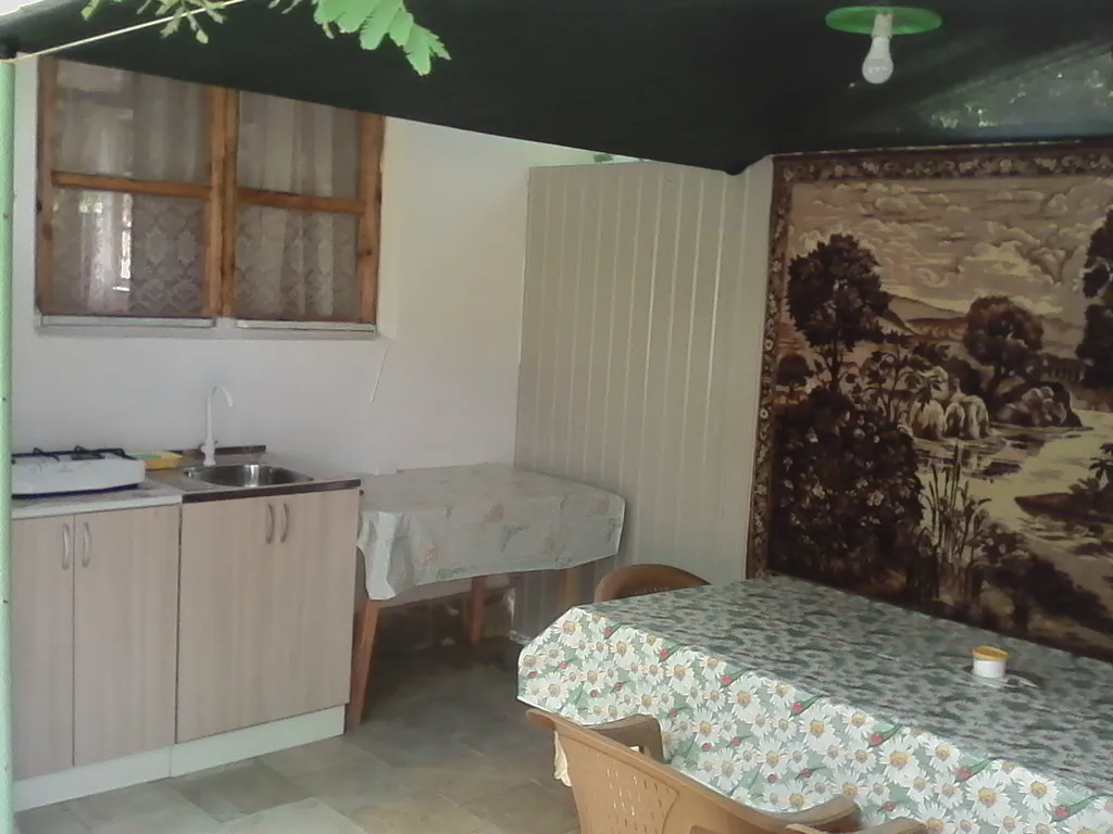 Отдельная часть дома с беседкой в саду