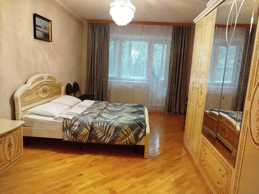 Вместительная квартира на театральной площади