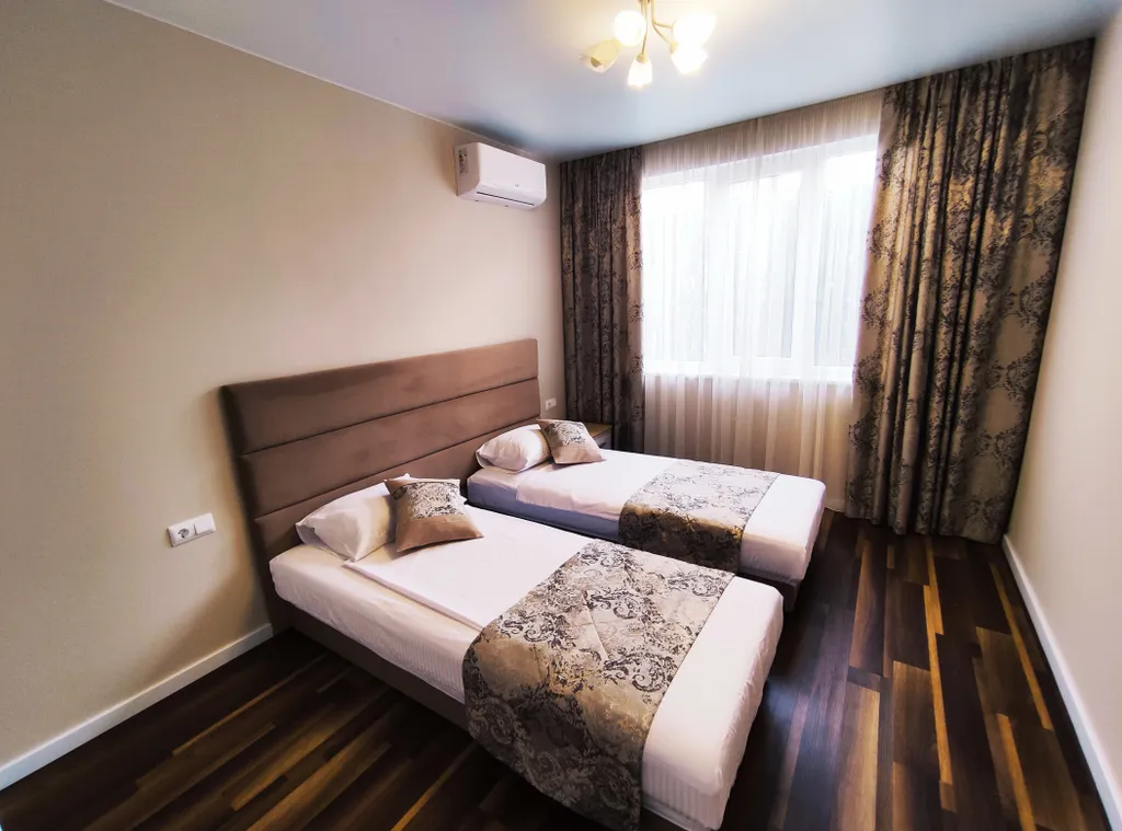 Коттедж в миндальной роще с бассейном