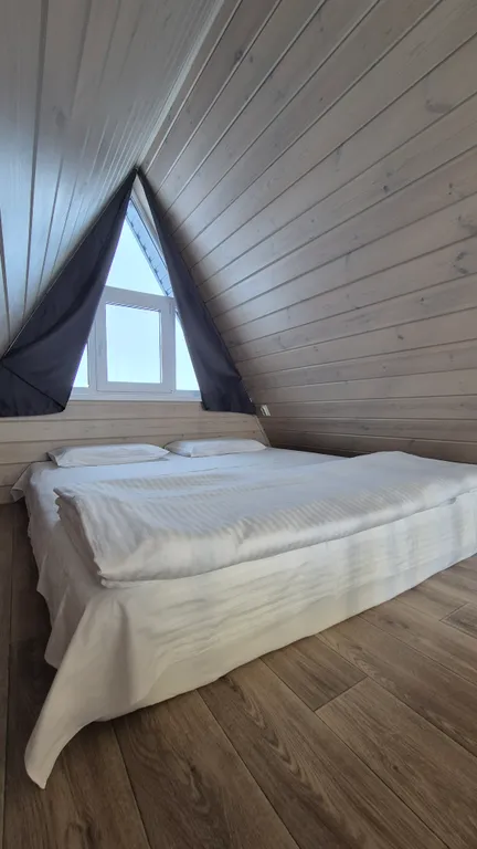 Дом в стиле A-frame с чаном