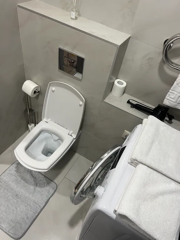 Уютная квартира с видом на морской порт и горы