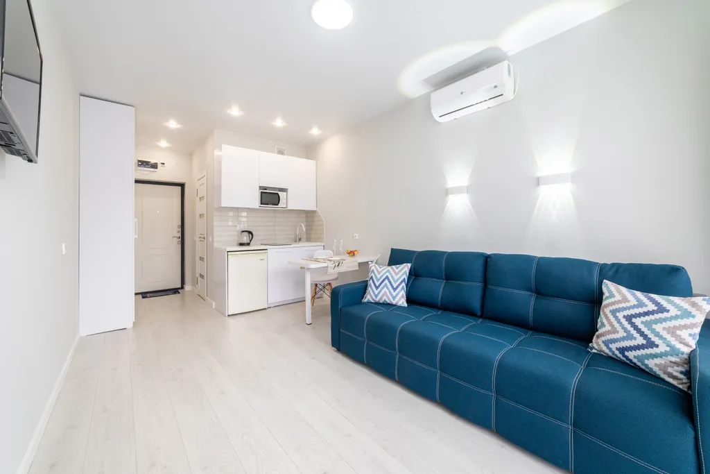 Новая светлая студия с балконом