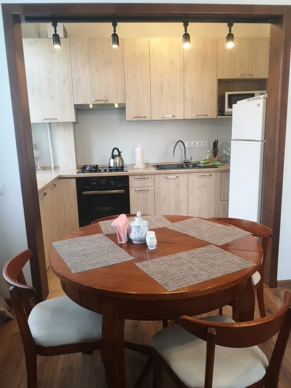 Уютная и теплая квартира в центре города с садом во дворе