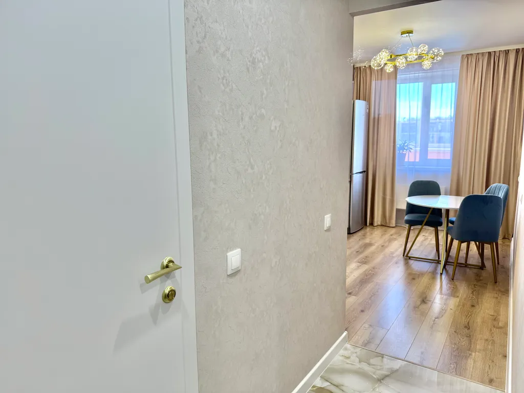 Стильная квартира с новым ремонтом в центре Индустриального района