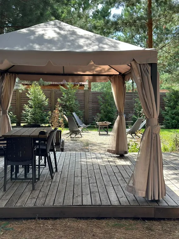 Домик в сосновом лесу