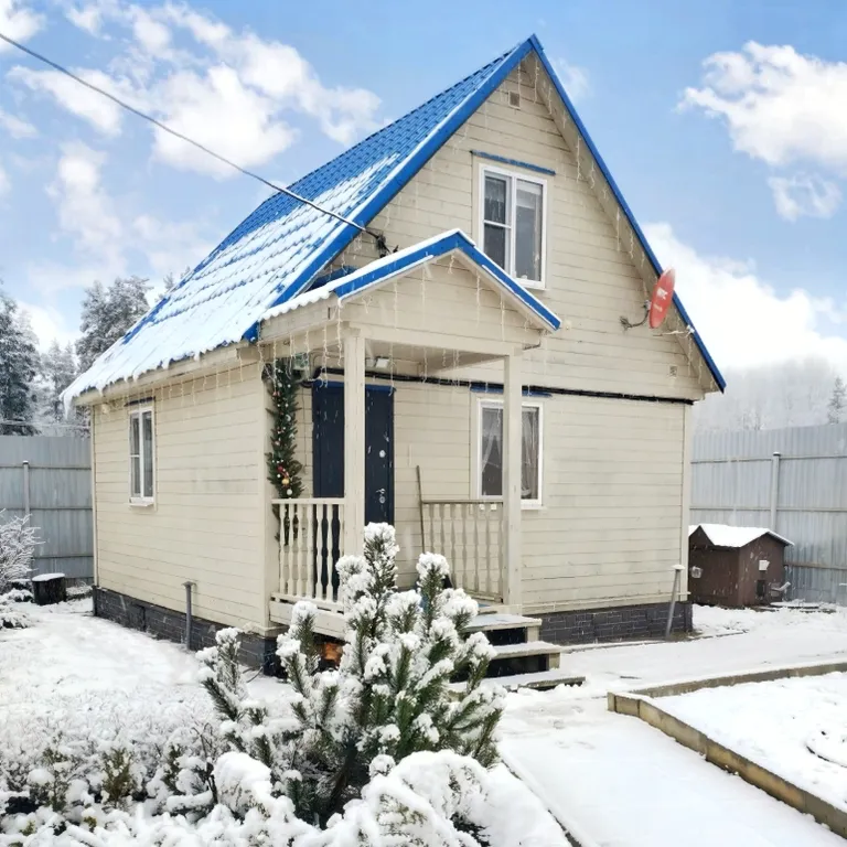 Коттедж Двухэтажный домик в тихой деревне вблизи леса и озера, сауна в доме, сад — аренда посуточно в при железнодорожной станции Лосево