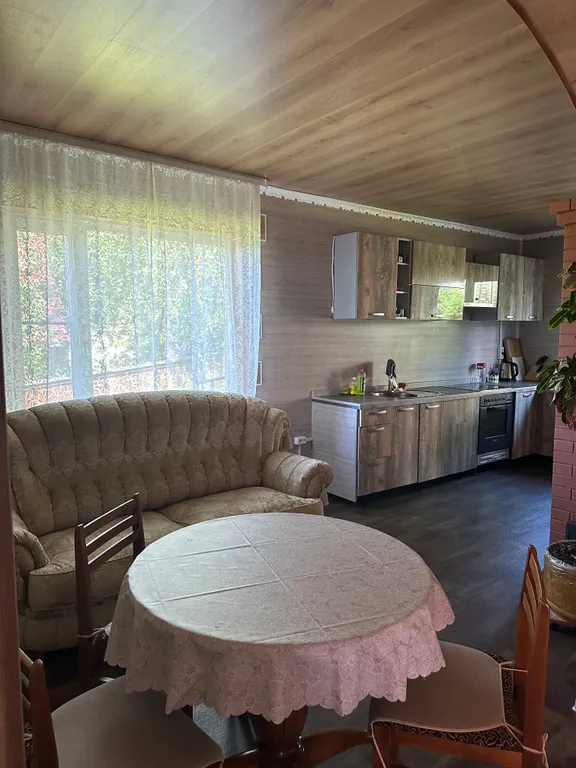 Уютный дом прямо на берегу реки