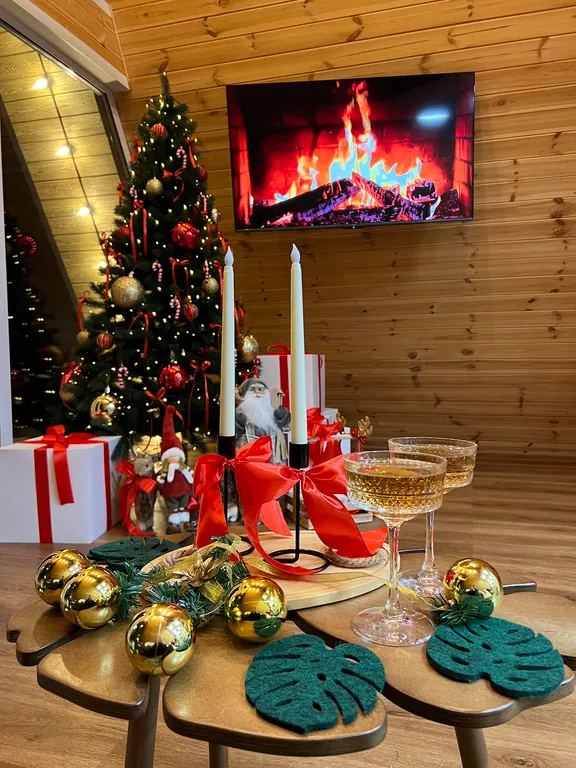 А фрейм большой с видом на озеро, баней на дровах и чаном сибирским