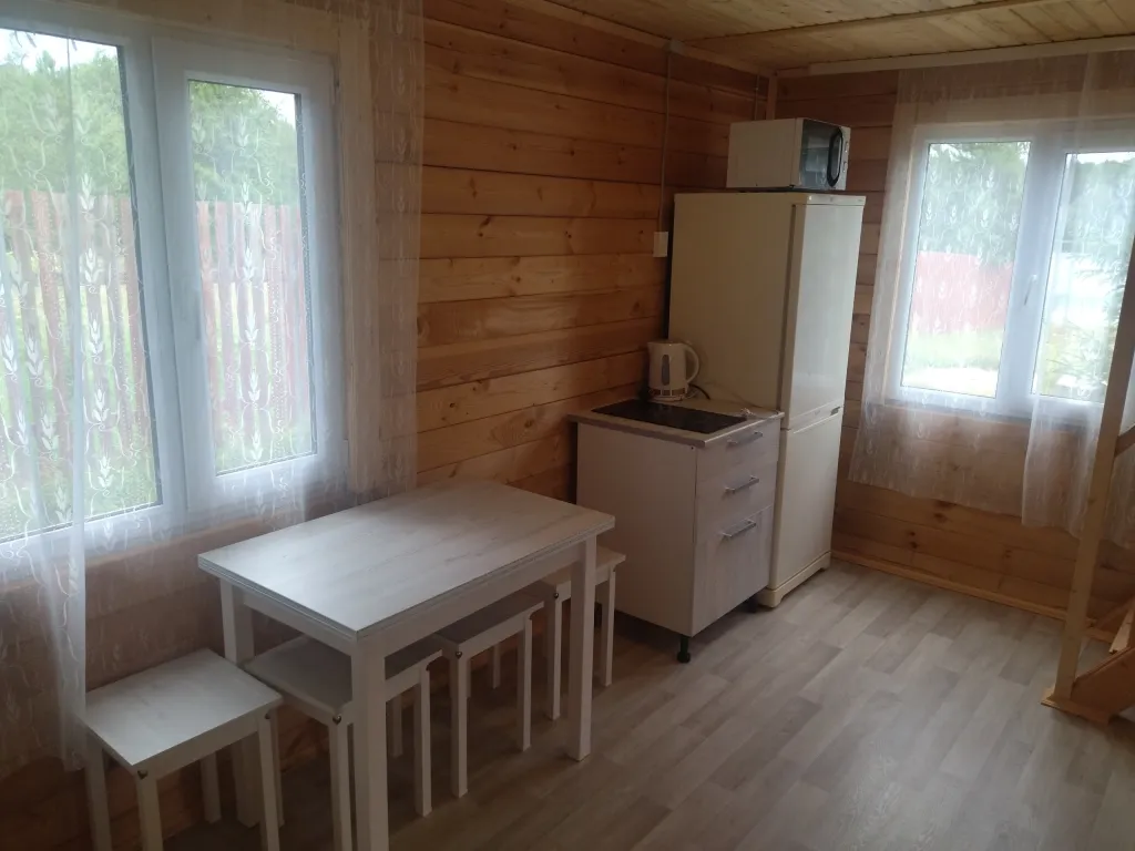 Уютный дом у озера