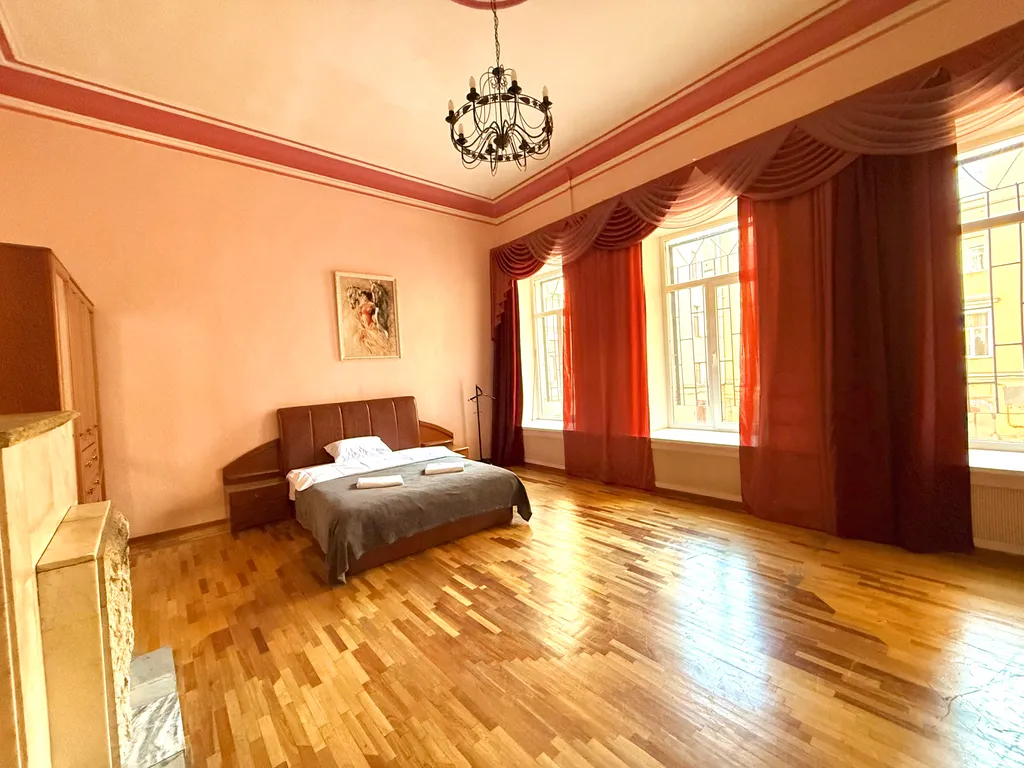 Просторная квартира в центре Санкт-Петербурга