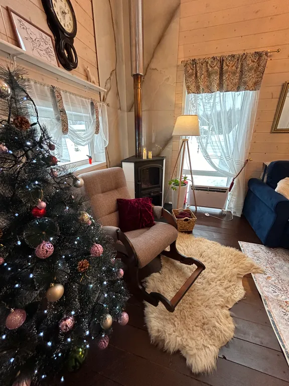 Голландский домик у леса