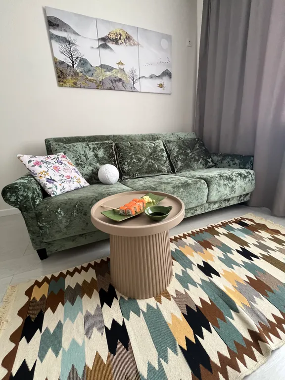 Квартира Квартира с новым ремонтом на первом этаже окна выходят на парковку — Элиста