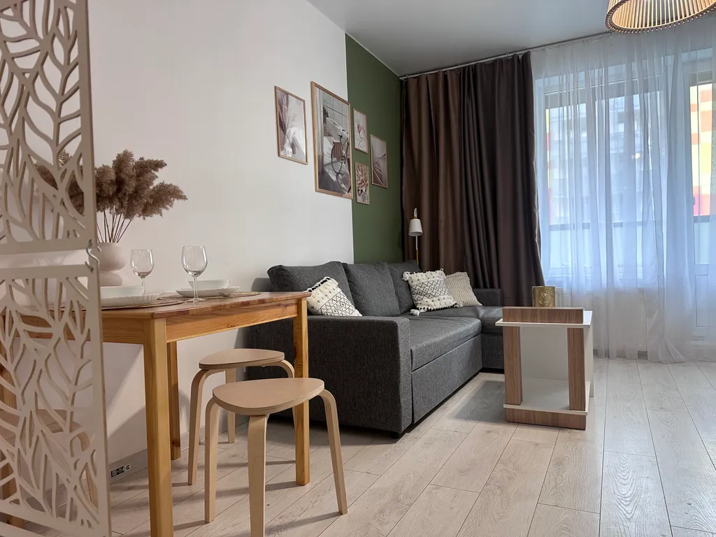 Thursday's apartment