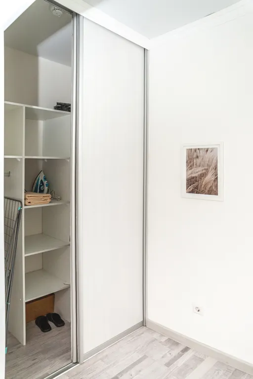 Элегантная квартира в неброских тонах недалеко от Нового поколения