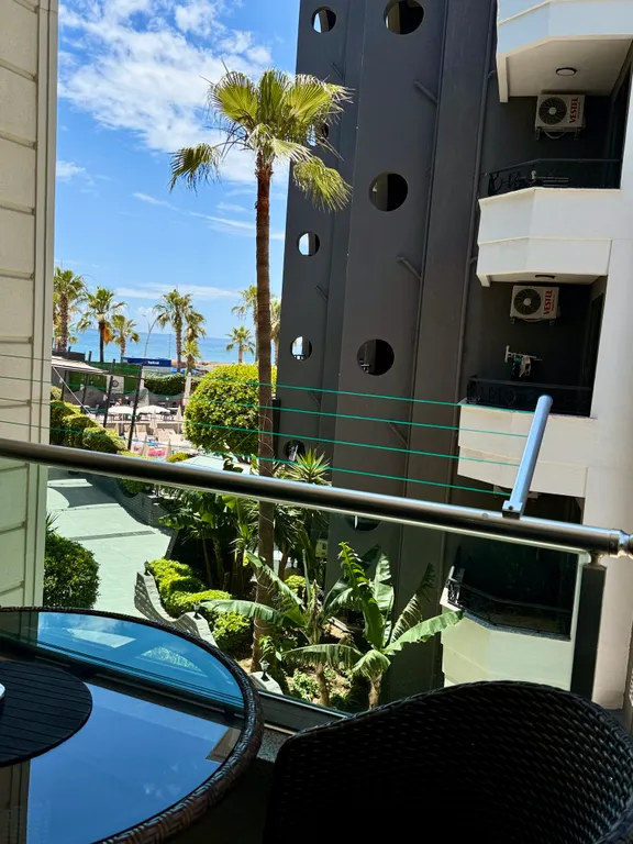 Трехкомнатная квартира на первой береговой линии