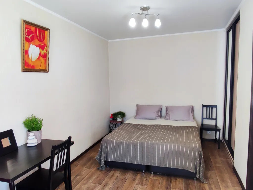 Двухкомнатный вместительный дом со двором