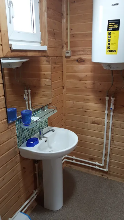 Уютный коттедж в лесу на берегу реки