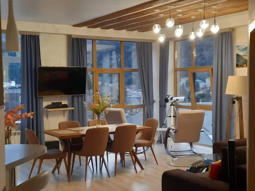 Апартаменты с восхитительными панорамными видами на вершины Домбая