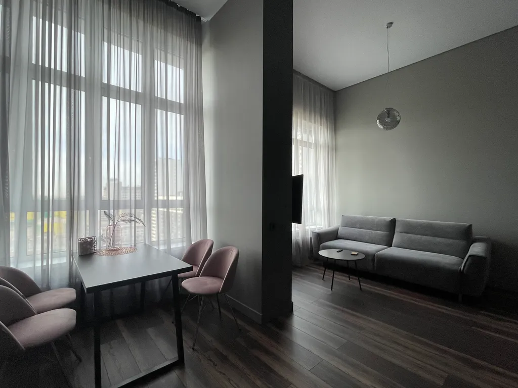 Роскошная квартира пентхаус с 4 метровыми потолками с видом