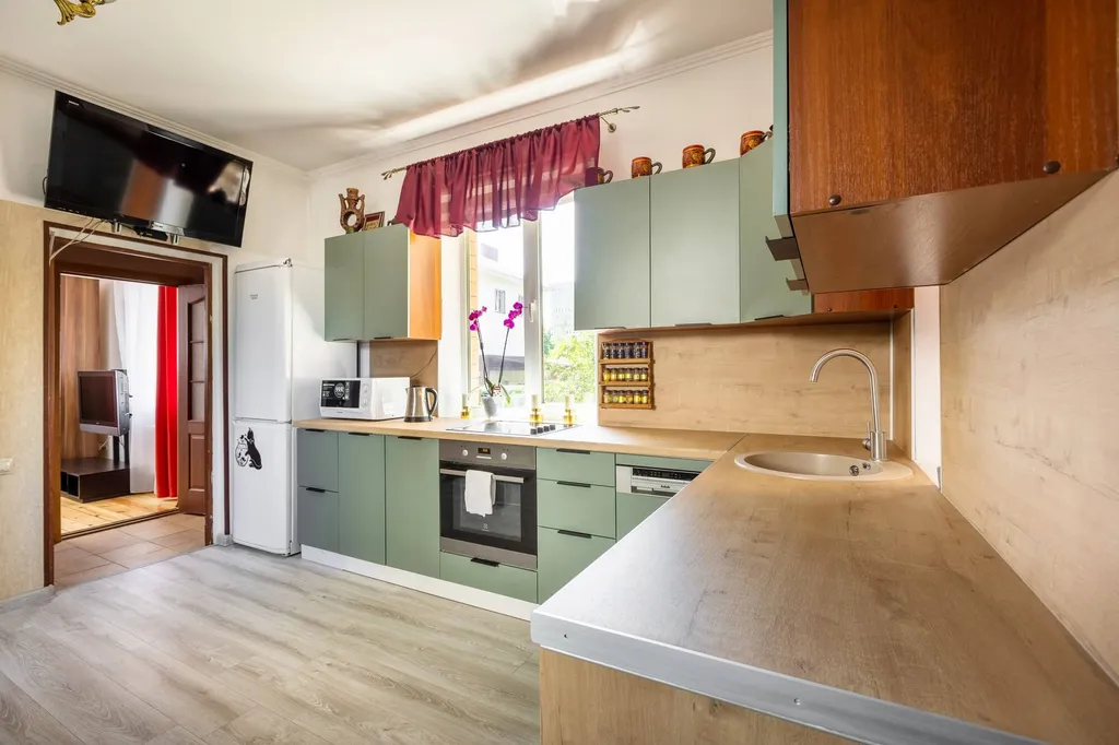 Коттедж с баней на дровах рядом с европарком