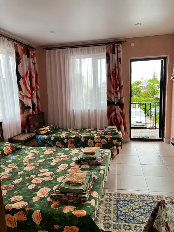 В царстве роз