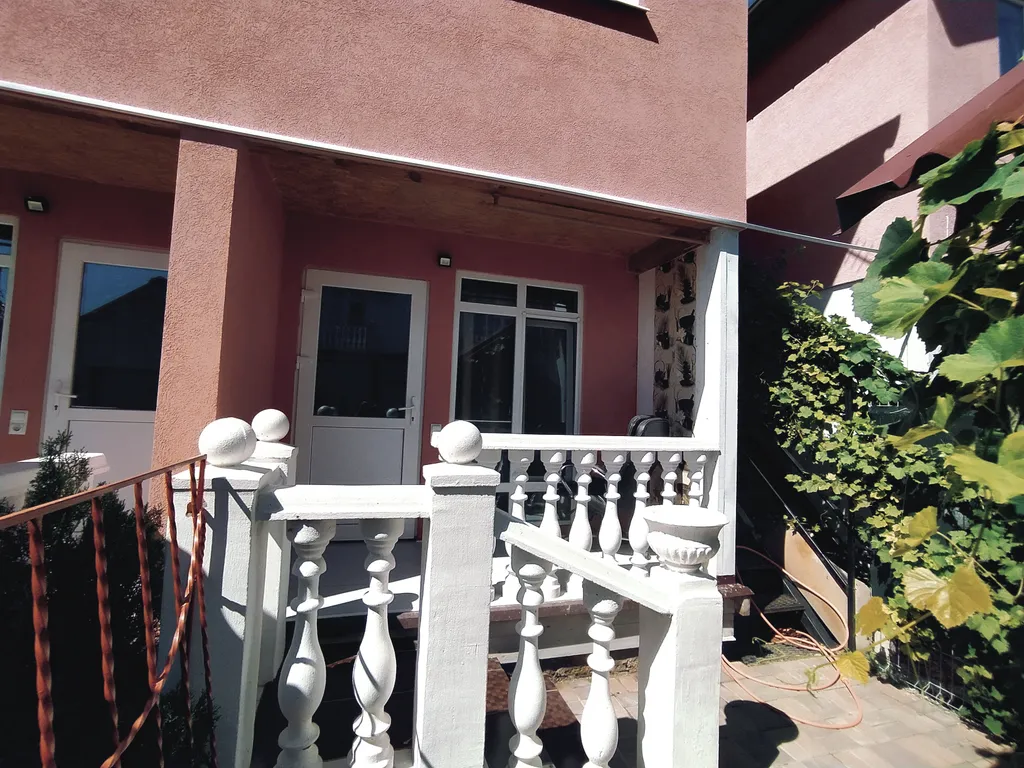 Двухэтажные двухкомнатные таунхаусы с личной территорией под ключ