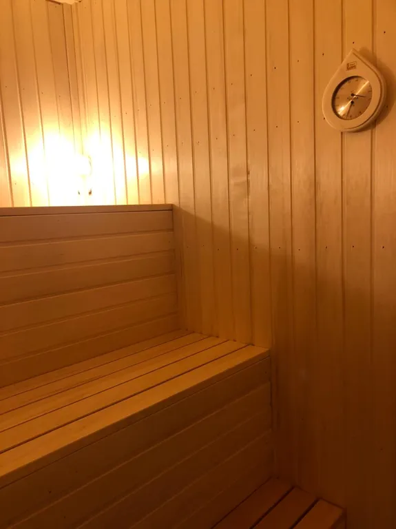 Карельский домик в заливе Ладожского озера