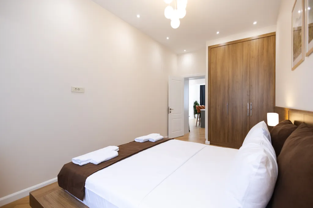 Современная квартира с двумя спальнями и новым ремонтом в центре