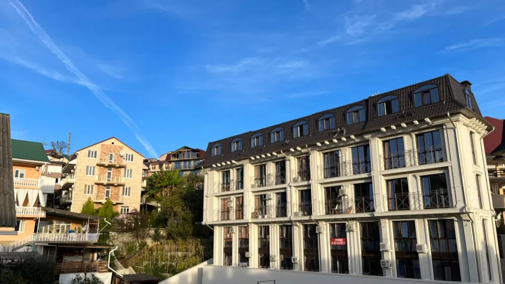 Студия для двоих с панорамным окном