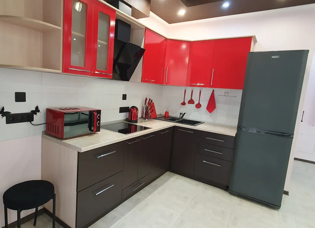 Уютная студия с отдельной спальной зоной, рядом с Иртышом