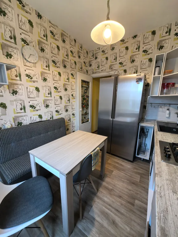 Счастливая матрешка с камином у вокзала Исакогорка