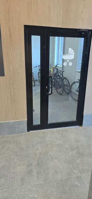 Новый дом, одна кухня изолированана от комнаты не студия всё отдельно,