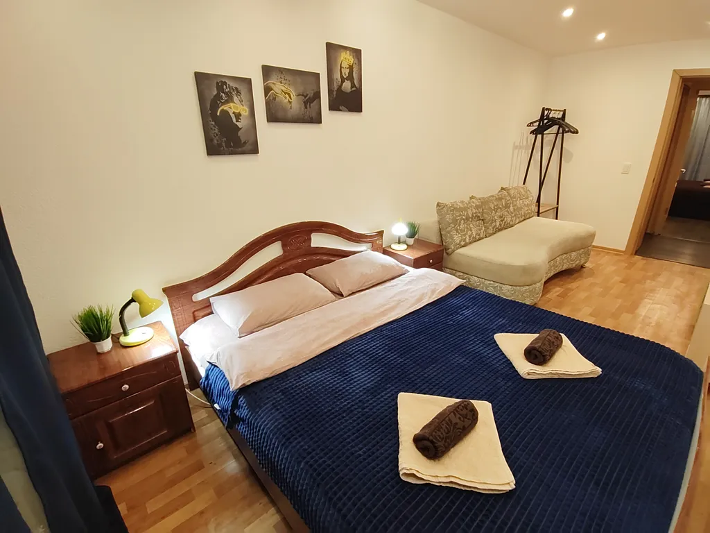 Двухкомнатная квартира с раздельными спальнями рядом с Мурманск Молл