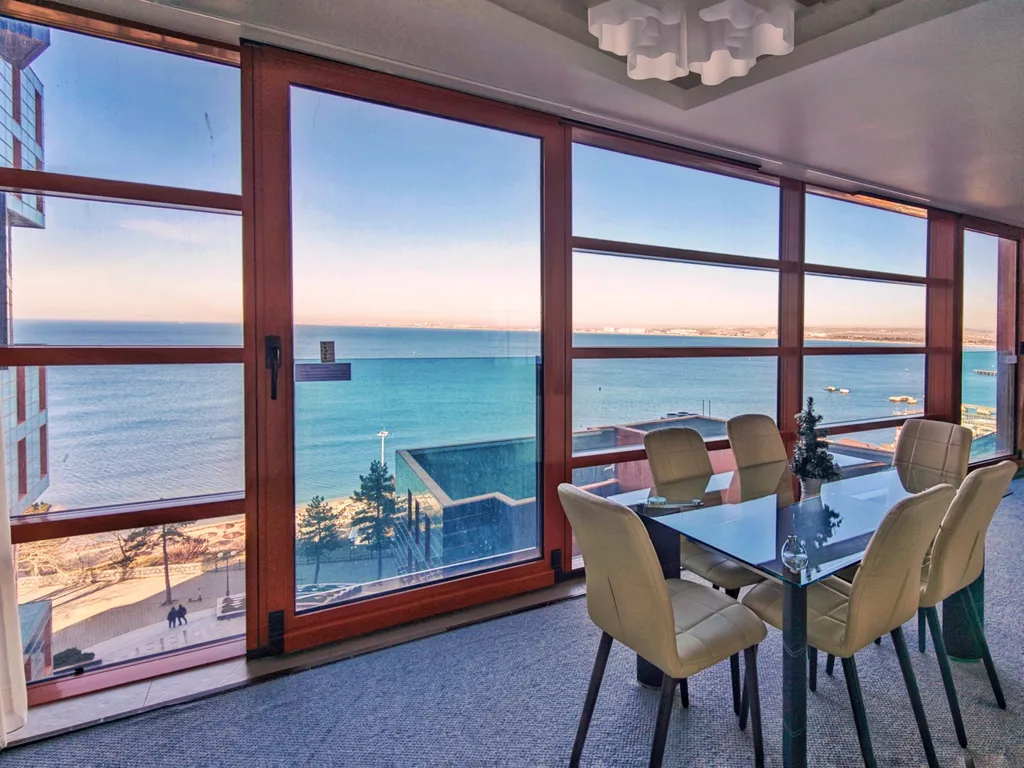 Видовая 2-комнатная квартира в Золотой Бухте