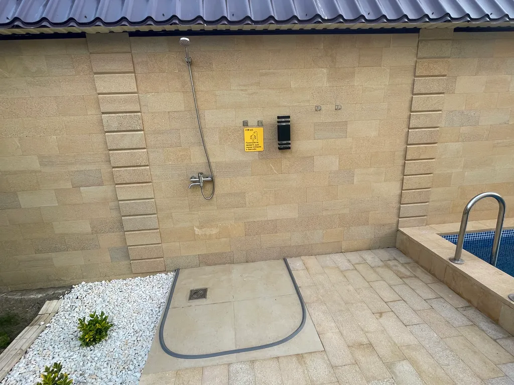 Коттедж с бассейном у Каспия