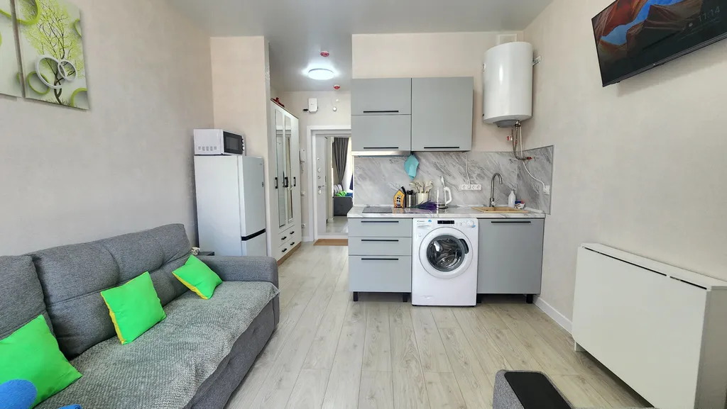 Уютная студия с видом на бассеин