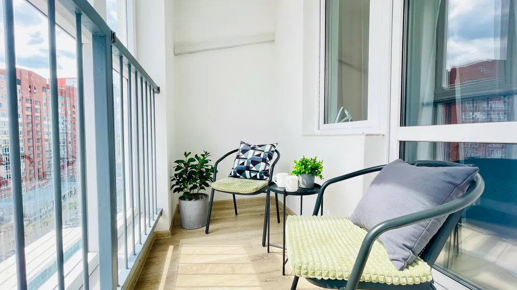 Центр зелёной рощи напротив колеса обозрения