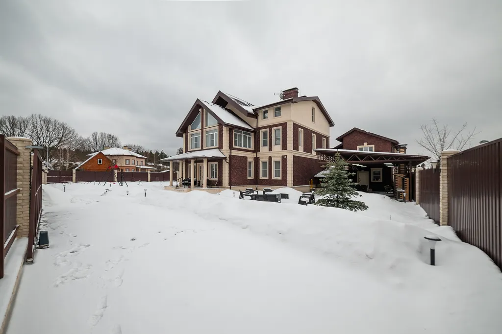 Коттедж 8-комнатный Дом — Голиково