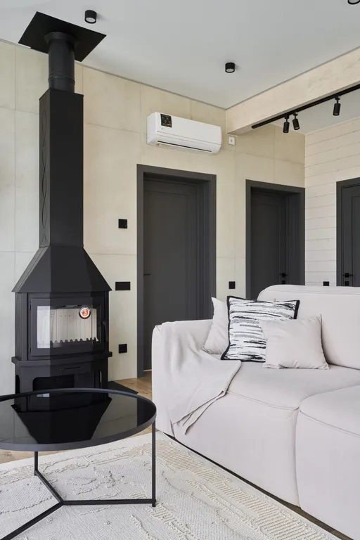 Просторный дом с сауной и камином в окружении леса и реки