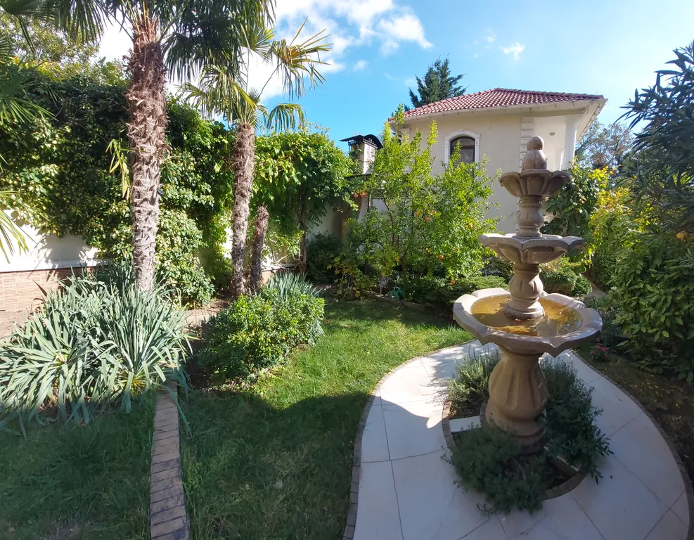 Уютный коттедж с теплым бассейном