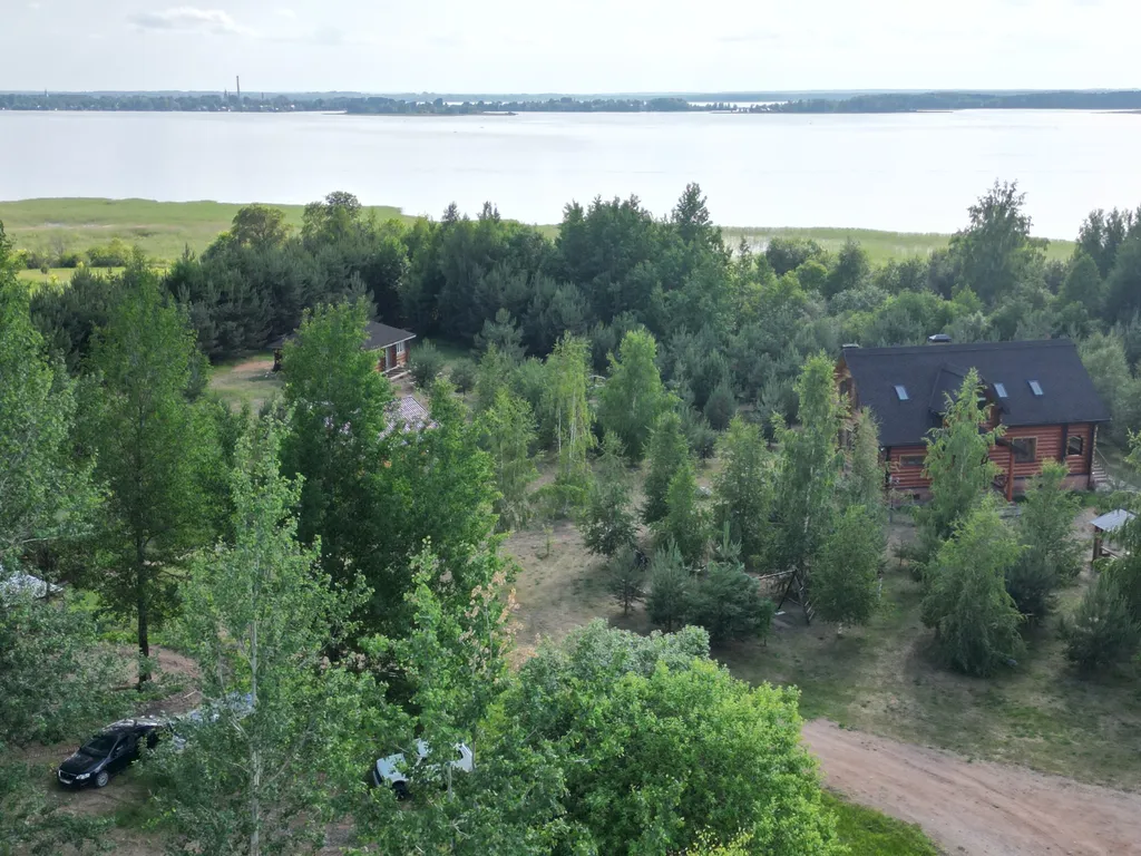 Комфортабельный 2-х этажный коттедж на 1 линии о. Селигер