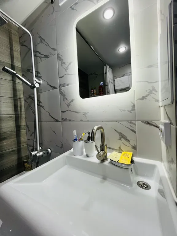 Новая квартира-студия около ТРК Алмаз