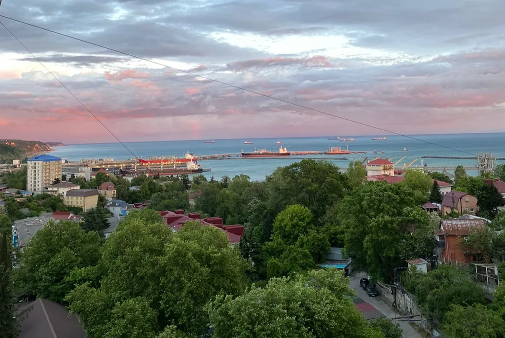 Двухкомнатная квартира для семейного отдыха с видом на море — аренда посуточно в Туапсе